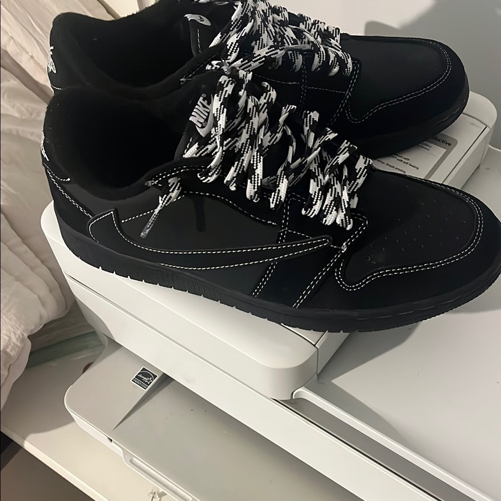 Nike Black travis lows